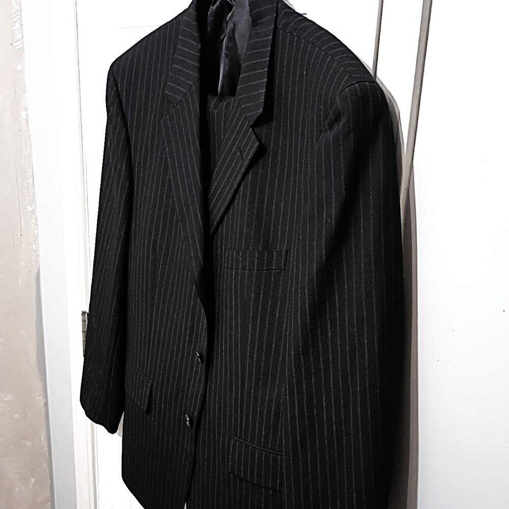 Enrico Gelini Men 2 Piece Dark Blue Pinstripe Suit        42S